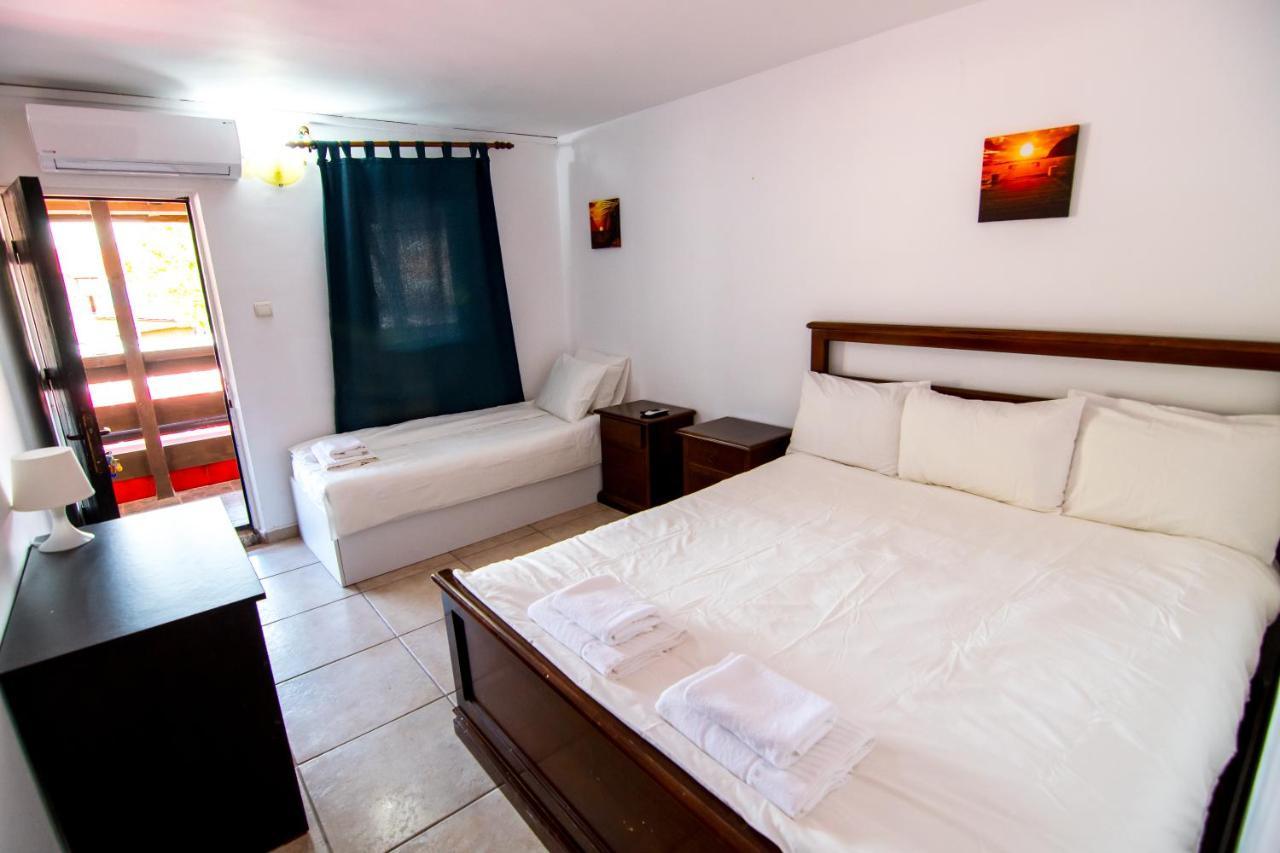 Hotel Famagusta Vama Veche Esterno foto
