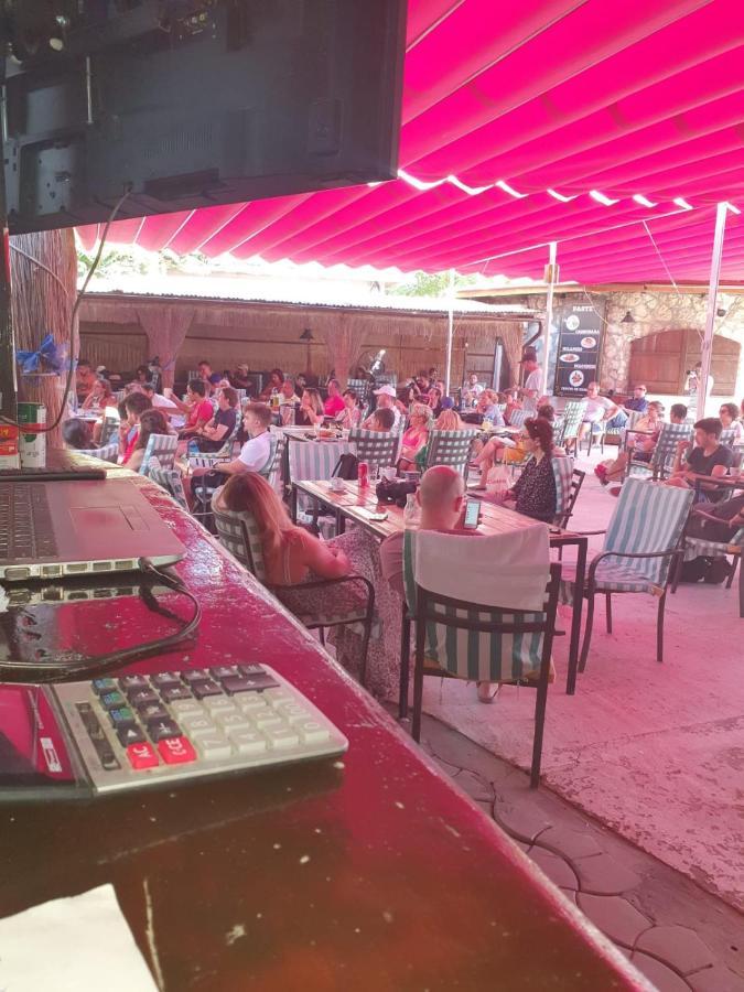Hotel Famagusta Vama Veche Esterno foto